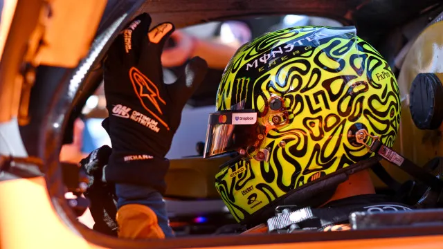 
                    Campeão de F1, Lando Norris, experimenta novo McLaren em Portugal
                
