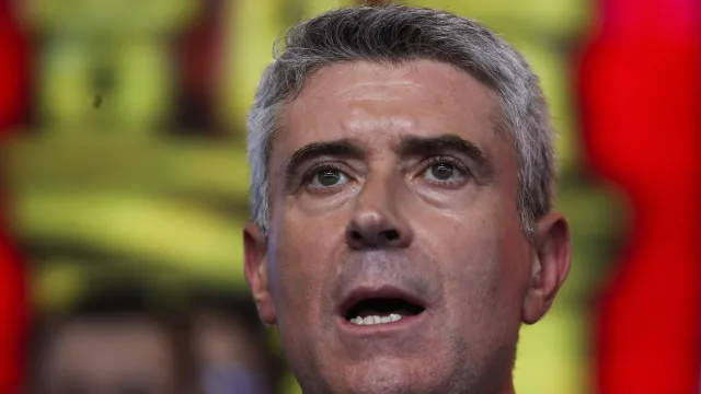 
                    Carneiro devolve desafio a Ventura: 