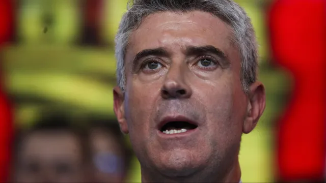 Carneiro devolve desafio a Ventura: "Perguntem ao Chega" se apoia PS