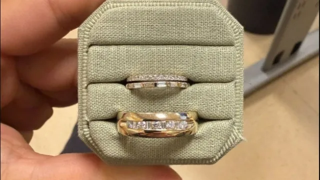 
                    Casal roubado 2 dias antes de casamento consegue reaver fatos e alianças
                