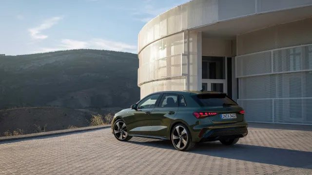 
                    Audi A3 atualizado chega a Portugal por menos de 40 mil euros
                