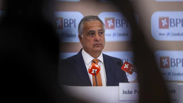 
                    BPI emite dívida de 900 milhões e avança com reembolso antecipado de 700
                