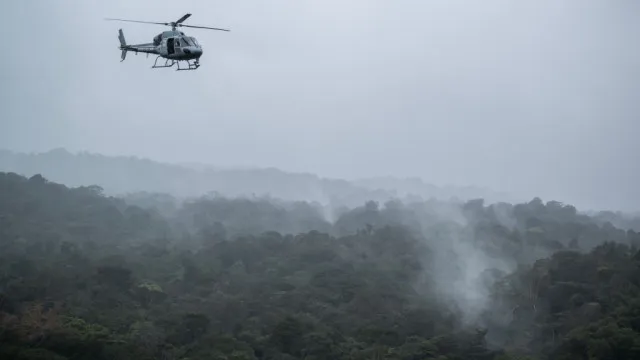 
                    Dinamarca diz que fragata russa disparou sinalizadores contra helicóptero
                
