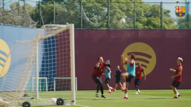 
                    Parece fácil. O golo de João Cancelo no treino que está a dar que falar
                