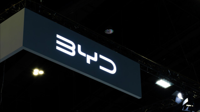 BYD elétrico que recupera 400km de autonomia em 20 minutos chega à Europa