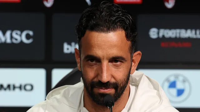 
                    Amorim não confirma convite do Benfica, mas atira: 