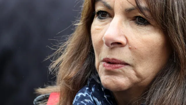 
                    Ex-autarca de Paris admite 