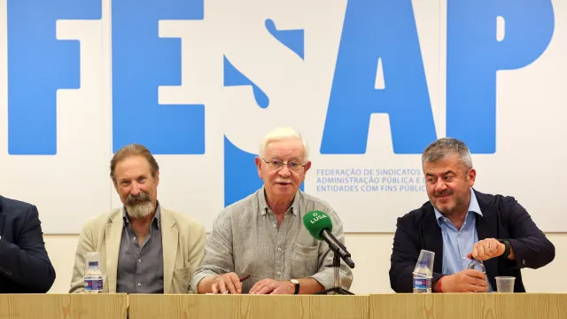 
                    Fesap quer salário base de 1.050€ na função pública e aumento de 6,5%
                