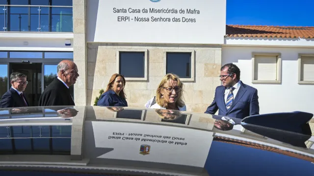 
                    Lar está pronto e foi inaugurado pela ministra. Mas não pode abrir
                