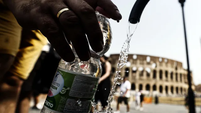
                    Mais de 1,5 mil milhões de pessoas afetados por calor intenso
                