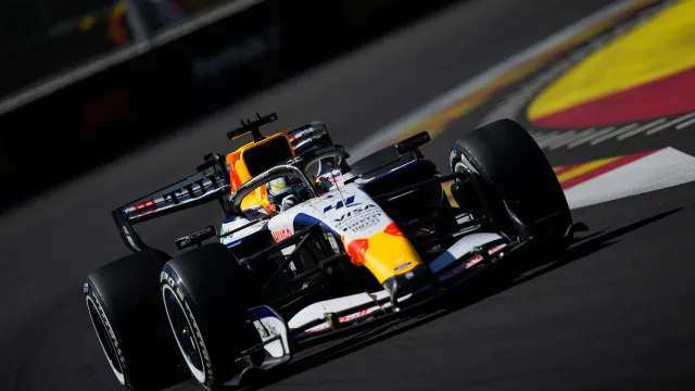 
                    Lindblad, promessa da F1, passou em exame de condução. Nota dá que falar
                