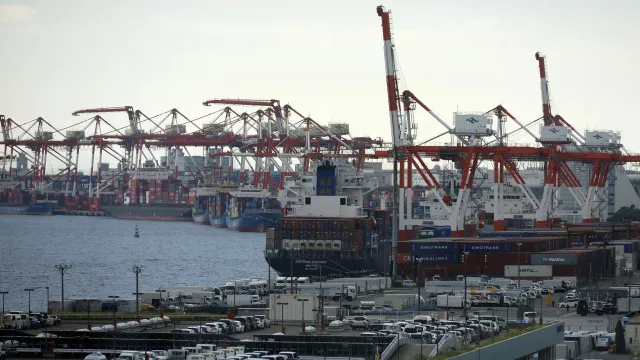 
                    Japão regista défice comercial de mais de 6 mil milhões em agosto
                