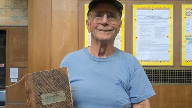 
                    Homem devolve com atraso de 132 anos revista a biblioteca dos EUA
                