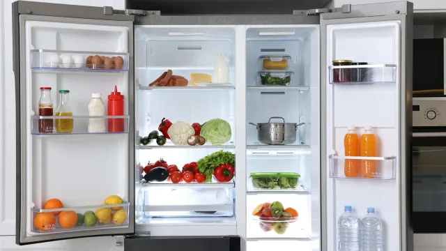 
                    5 alimentos que nunca deve guardar na porta do frigorífico
                