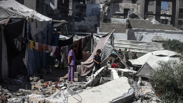 
                    Sobe para 20 número de mortos em derrocada de edifício em Gaza
                