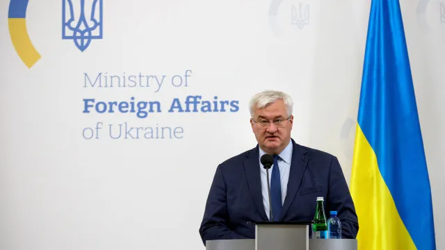 
                    Kyiv diz a Bruxelas que levantar sanções contra oligarcas é 