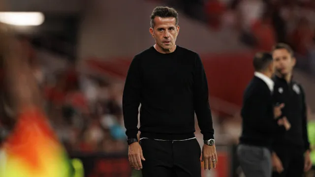 
                    Revolução total e reencontros. Os onzes iniciais para o AC Milan-Benfica
                