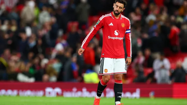 
                    United cai com estrondo. Wolves, de César Peixoto, caem ante Everton
                