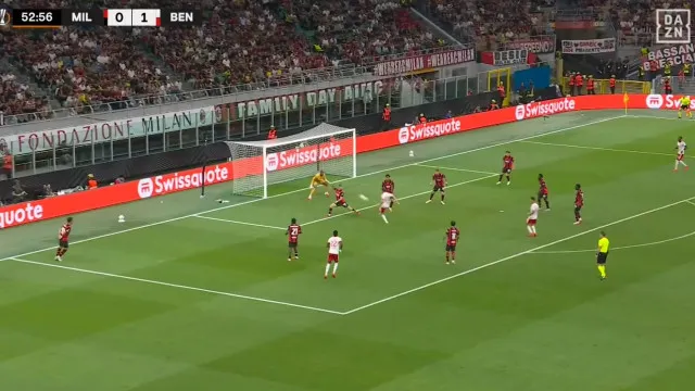
                    Sem espinhas. 'Patinhos feios' do Benfica fizeram estes golos em Milão
                