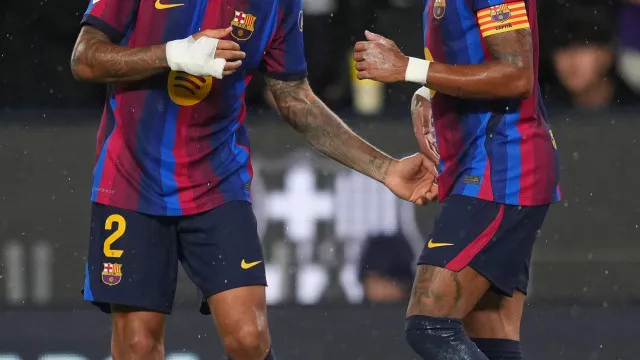 
                    Show de Cancelo e Raphinha dão em 'chapa 7' do Barcelona ao Racing
                