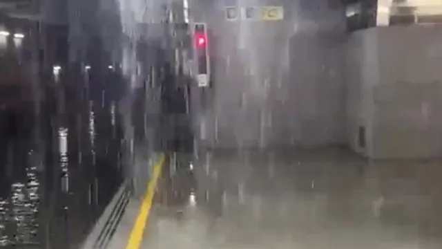 
                    Voos cancelados, alerta, inundações: Imagens da chuva forte em Valência
                