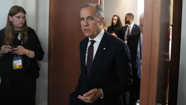 
                    Primeiro-ministro canadiano vai defender aproximação à UE em discurso
                