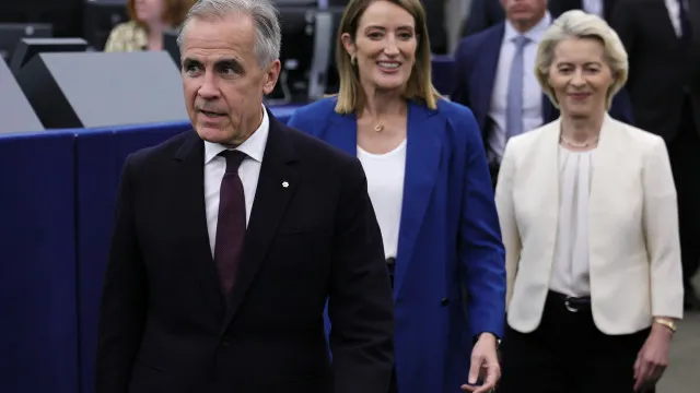 
                    Trump ameaça UE com tarifas se admitir Canadá como membro associado
                
