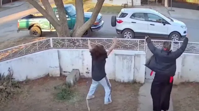 
                    Emotivo! Mãe celebra momento em que filho autista apanha Uber sozinho
                