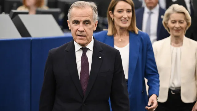 
                    Canadá 