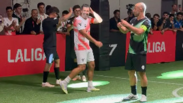 
                    Quem sabe não esquece. Luís Figo dá espetáculo aos 53 anos
                