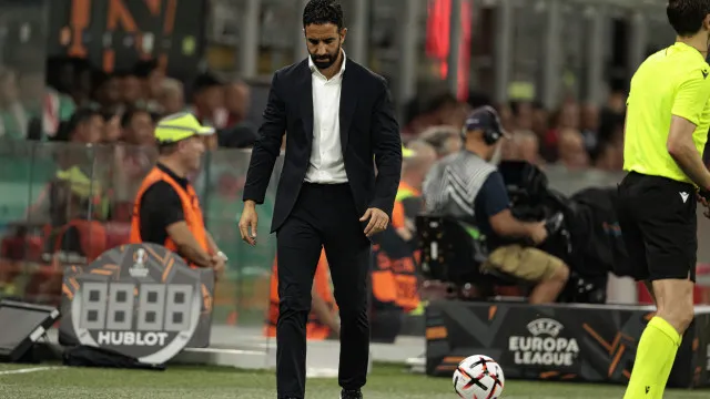
                    Capello arrasa Amorim após derrota: 