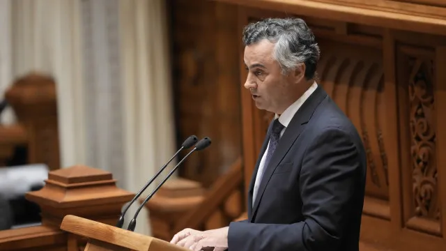 
                    Ministro da Educação acusa PS de impedir reformas do setor: 