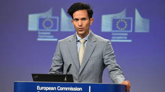 
                    UE manifesta 