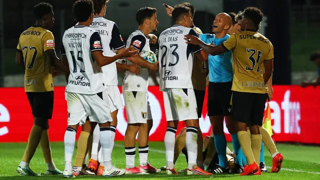 
                    Sporting sem adjunto após crítica a Godinho. Ndoye só volta em novembro
                