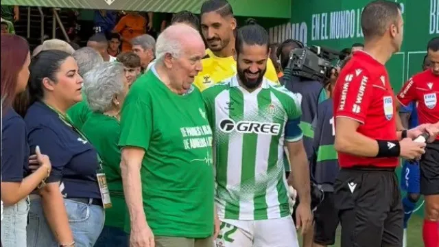
                    Para mais tarde lembrar. Real Betis premeia sócios com momento especial
                