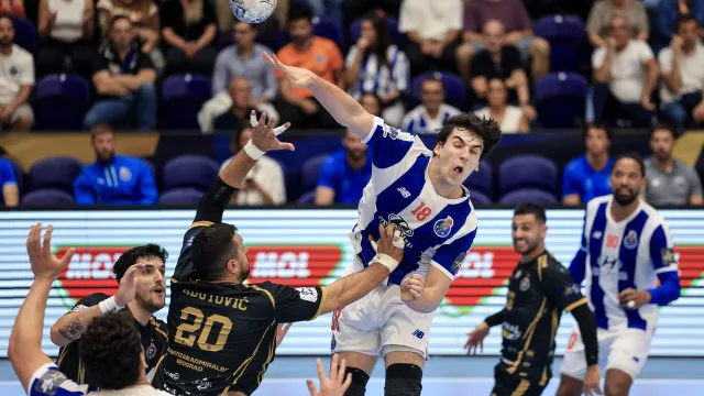 
                    FC Porto soma primeira vitória na Champions de andebol de 2026/27
                