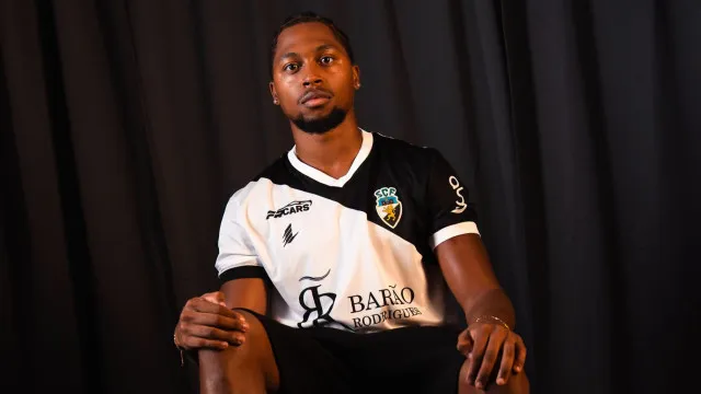 
                    Oficial: Extremo Edi Semedo contratado para o ataque do Farense
                