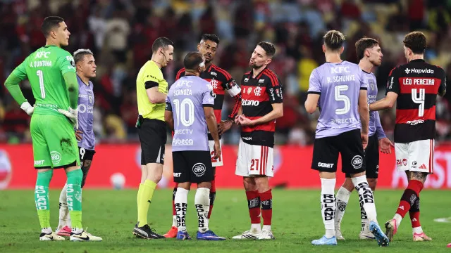 
                    Leonardo Jardim apura Flamengo na Libertadores, mas não se livra do susto
                