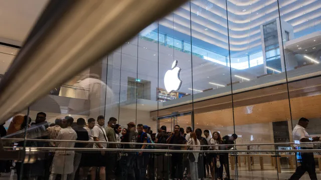 
                    Fizeram-se filas para comprar o iPhone 18 Pro. Veja as imagens
                