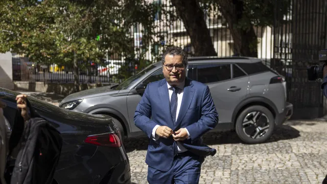 
                    Sarmento faz as contas: Com novos apoios, excedente será 