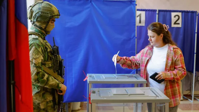 
                    Já arrancaram eleições na Rússia (e há um percalço). As imagens
                