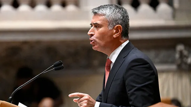 Habitação: Carneiro desafia Montenegro a pôr lei das rendas na gaveta
