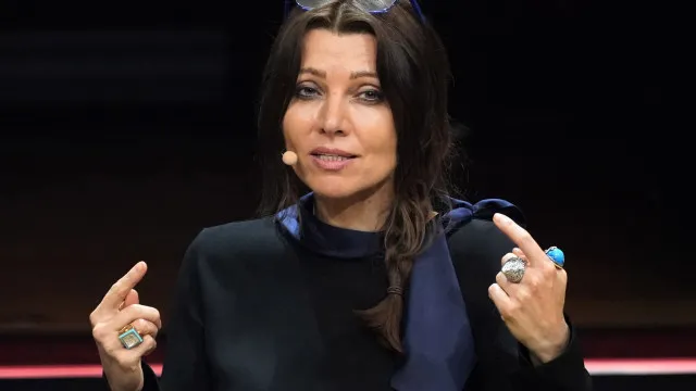 
                    Escritora Elif Shafak vence Prémio Europeu Helena Vaz da Silva 2026
                