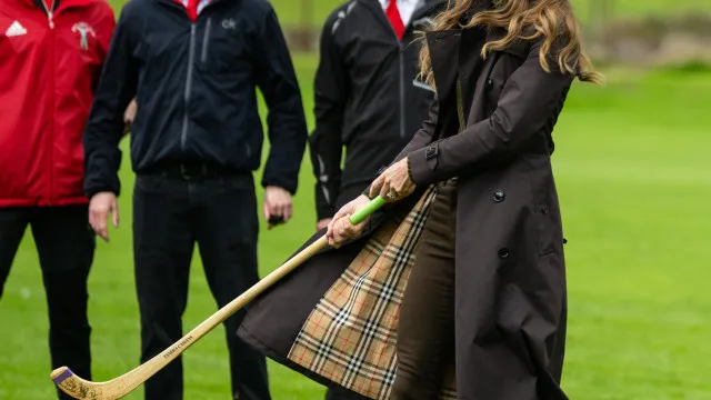 
                    Fotos. Kate Middleton provoca gargalhadas em evento desportivo
                