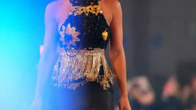 
                    Gonçalo Ramos apoia a mulher em desfile de moda: 