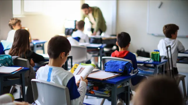 
                    Mais de 100 novos casos de alunos por colocar chegaram num só dia
                