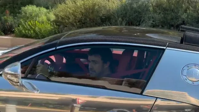 
                    Fernando Alonso apanhado no Mónaco a conduzir Bugatti único e milionário
                