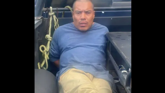 
                    Reveladas imagens da detenção do suspeito da morte de estudante no México
                