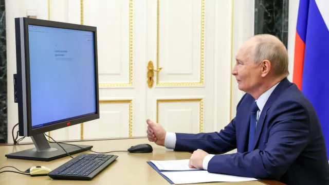 
                    Putin já votou nas legislativas russas. Fê-lo a partir do gabinete
                