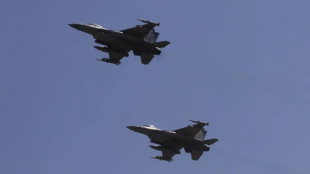 
                    Caças polacos voltam a ser colocados em alerta face a ataques russos
                